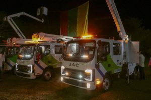 Siguen los regalos para Ibagué: Infibagué pone en servicio nuevas grúas para alumbrado público