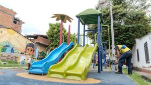 Alcaldía le cumplió a la comuna 12: parques fueron embellecidos y luminarias reparadas