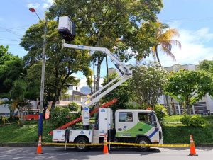 Alcaldía inició modernización del alumbrado público defectuoso en la avenida Ferrocarril