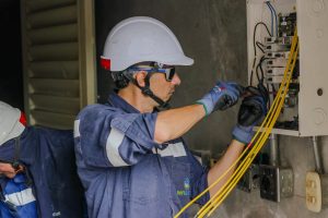 Alcaldía instaló más de 50 metros de cableado y reparó sistema de alumbrado público en Parque Murillo