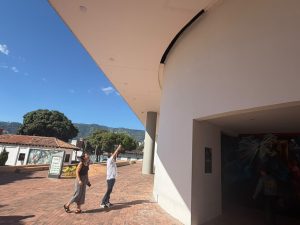 Autoridades evalúan condiciones de plazas de mercado por afectaciones tras el sismo
